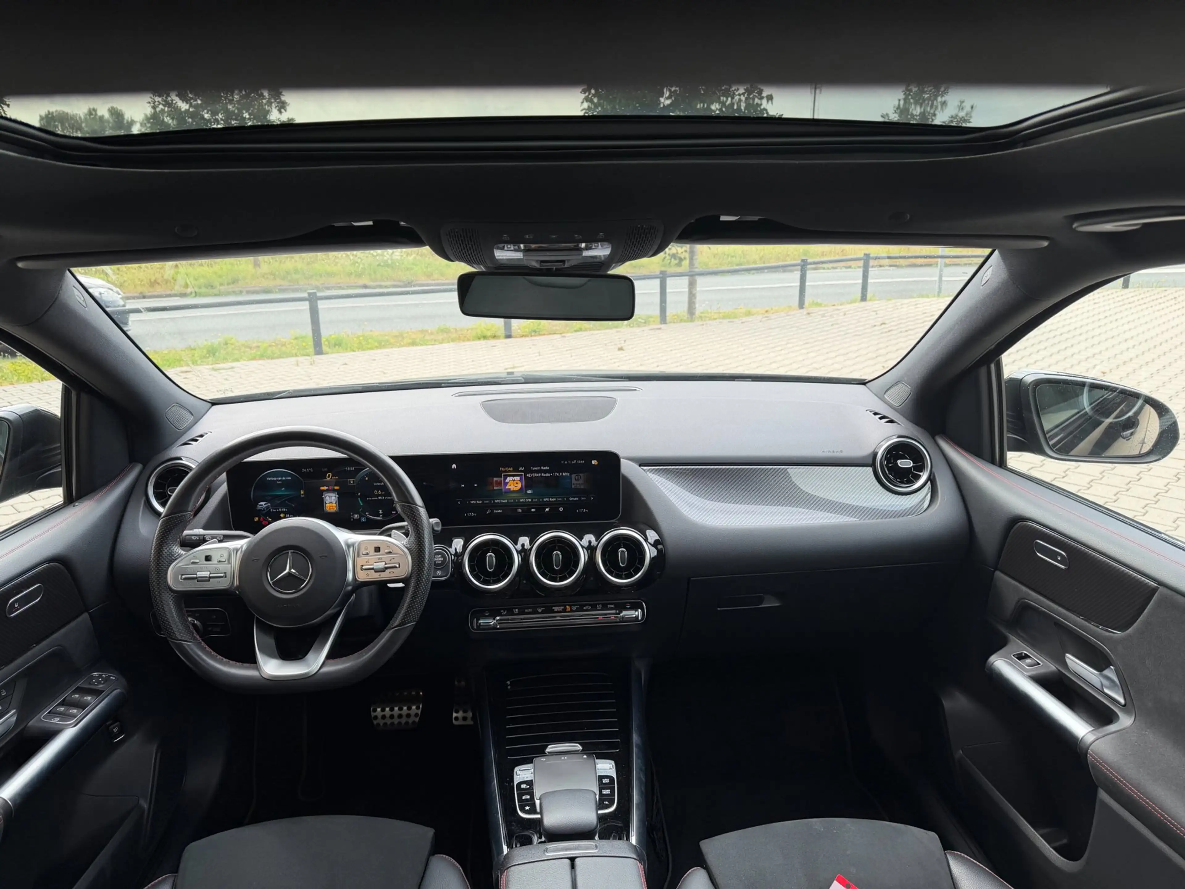 Mercedes-Benz B 180 Business Solution AMG l PANO l WIDESCREEN — photo 2