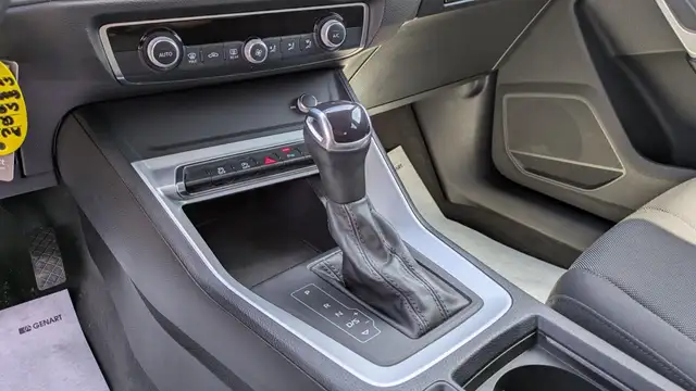 Audi Q3 view 15