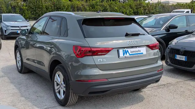 Audi Q3 view 5