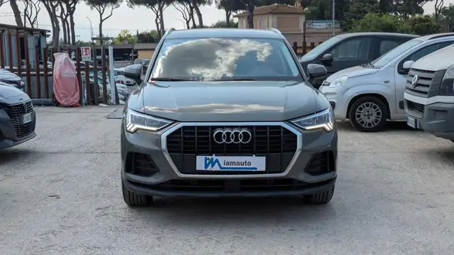 Audi Q3 view 3