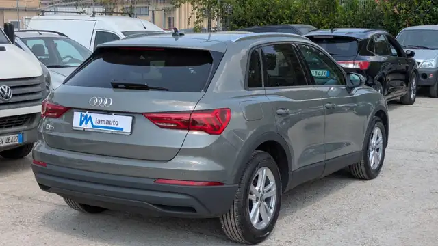 Audi Q3 view 7