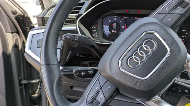 Audi Q3 view 13