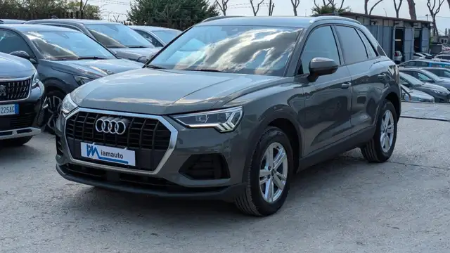 Audi Q3 view 4