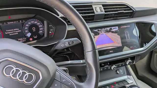 Audi Q3 view 14