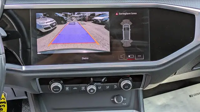 Audi Q3 view 12