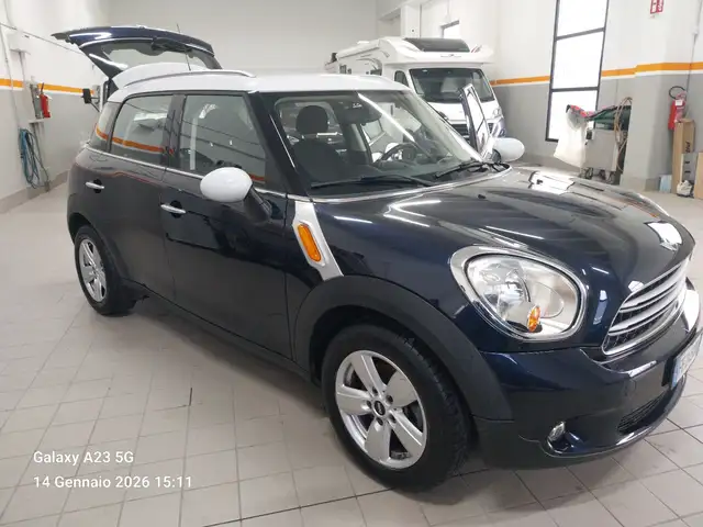 MINI Cooper D Countryman neo patentati Navigatore