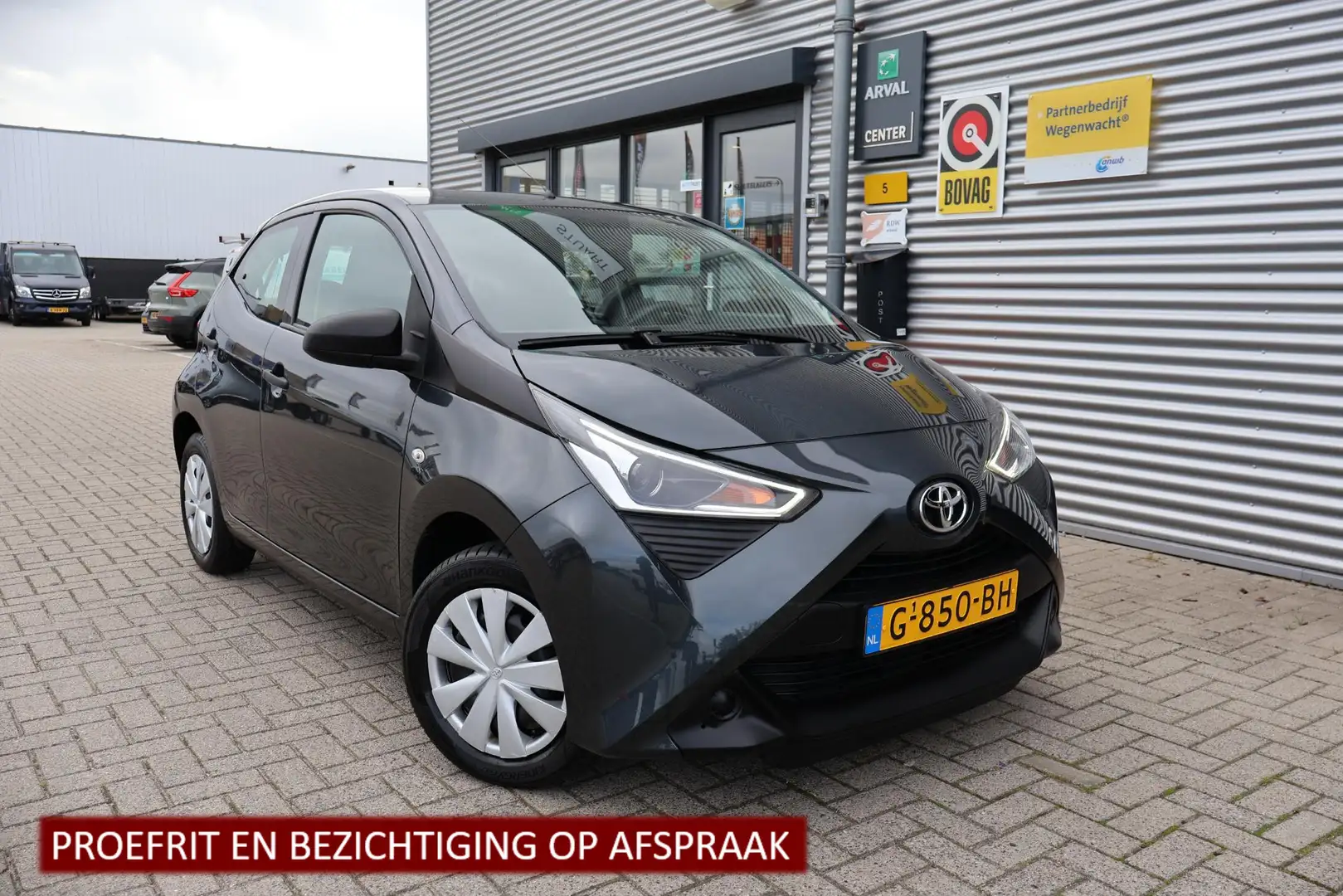 Toyota Aygo 1.0 x-fun NL-Auto | Volledig Onderh. | BTW | Airco Grijs - 1
