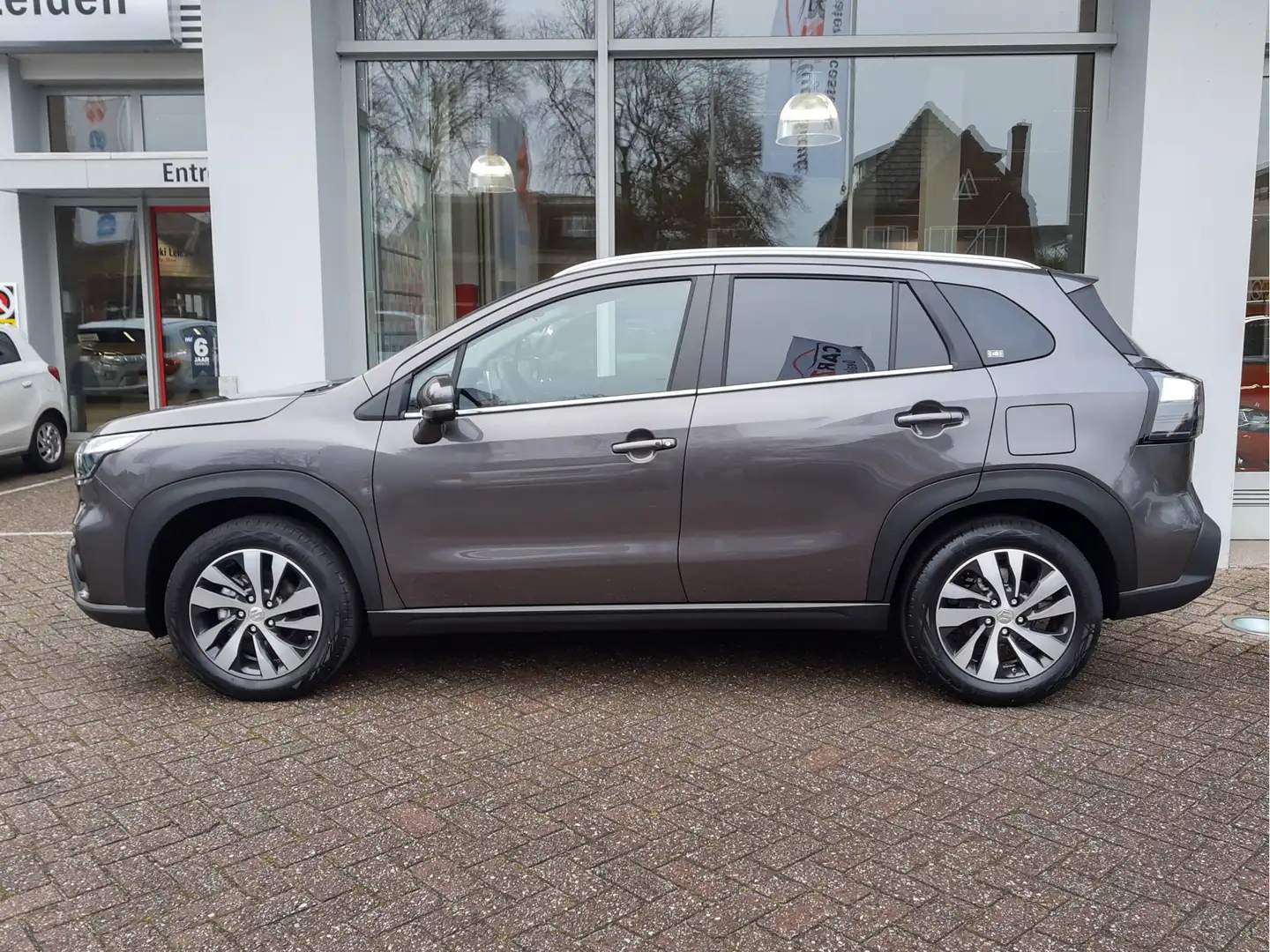 Suzuki S-Cross 1.4 BOOSTERJET STYLE SMART HYBRID 1.500 Kg Trekgew Grijs - 2
