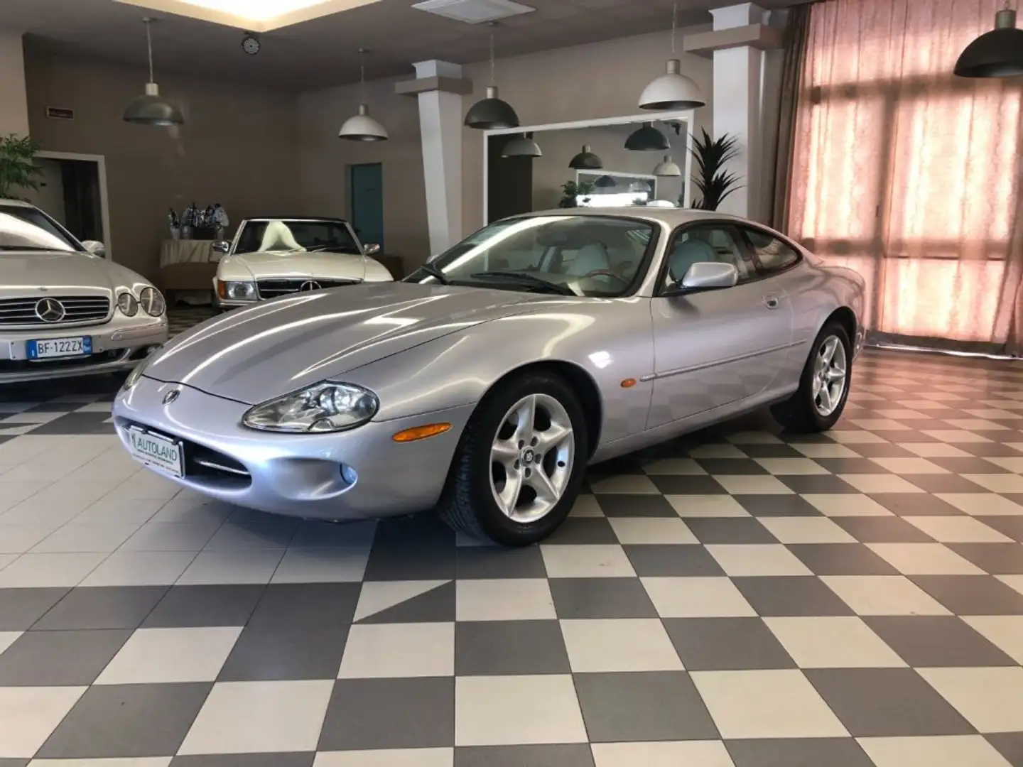 Jaguar XK8 4.0 Coupé*Cambio Automatico*Tagliandi Ufficiali* Grigio - 1
