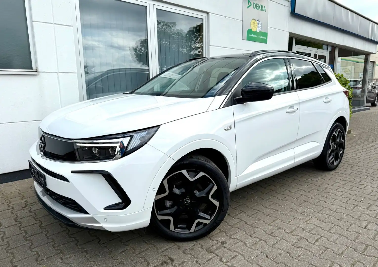 Opel Grandland X Grandland Ultimate 1,2 Automatik Weiß - 1