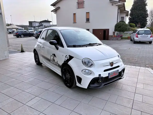 Abarth 595 view 3