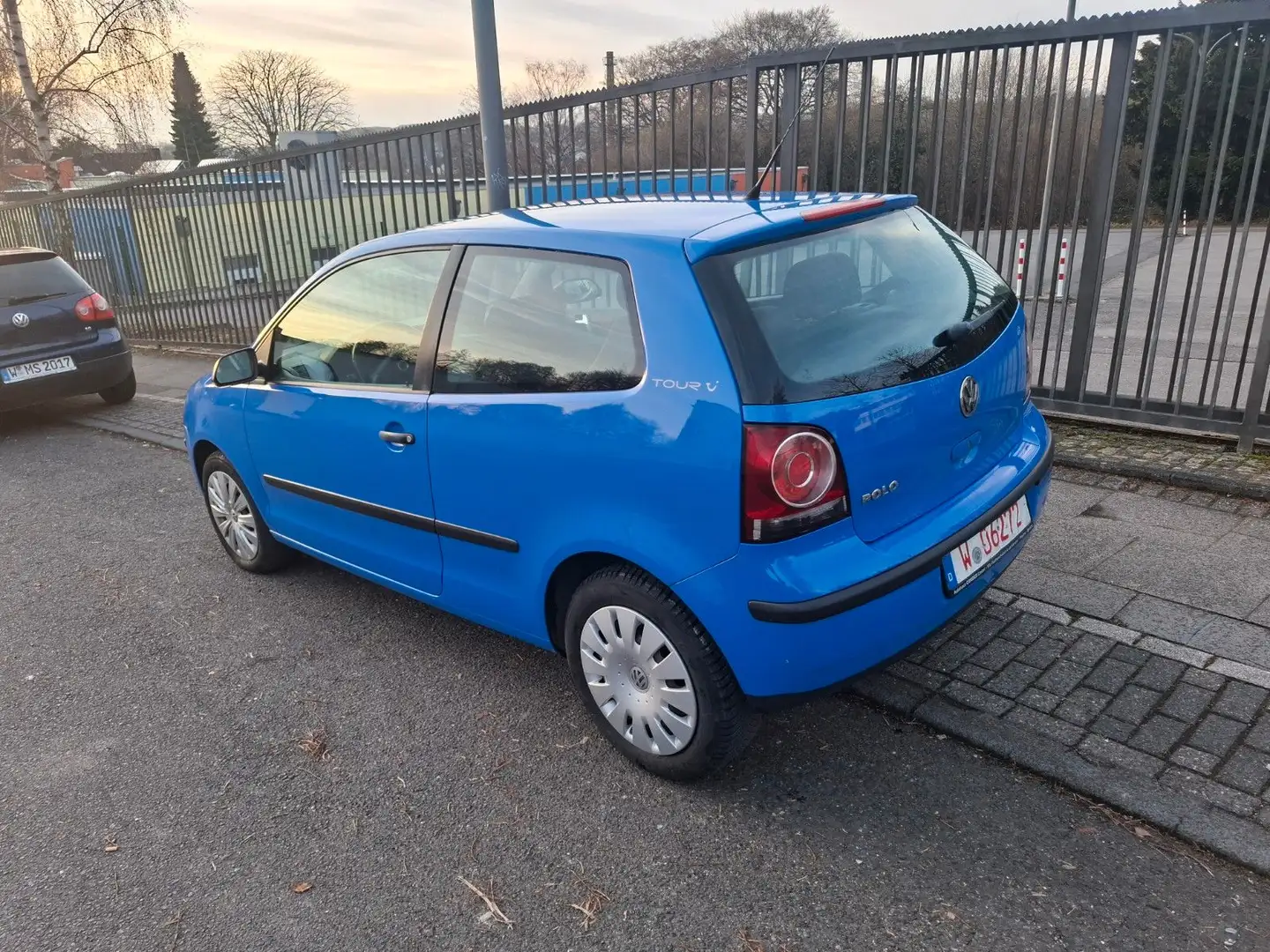 Volkswagen Polo IV Tour 1 HAND TÜV NEU NUR 59500 KM Blau - 2