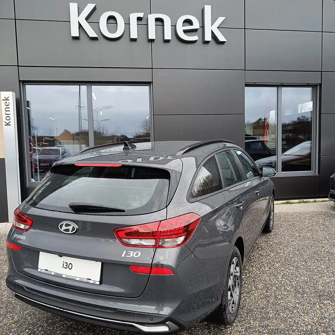 Hyundai i30 Kombi 1,5 DPI Smart Line Grau - 2