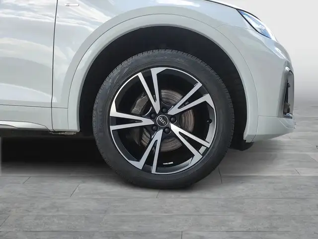 Audi Q5 view 7