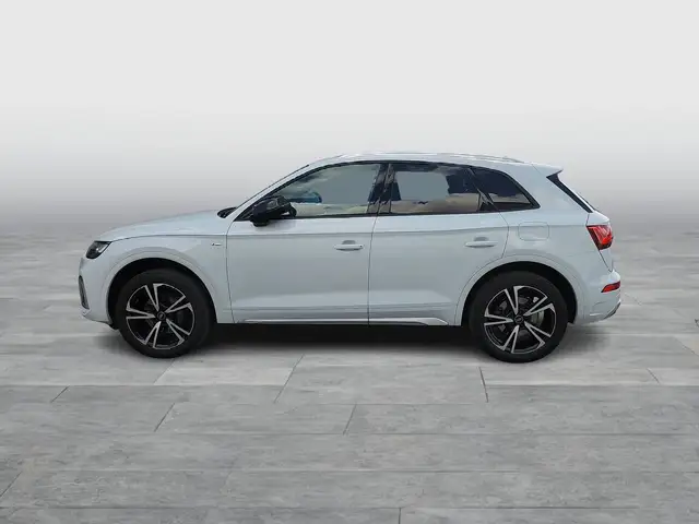 Audi Q5 view 3