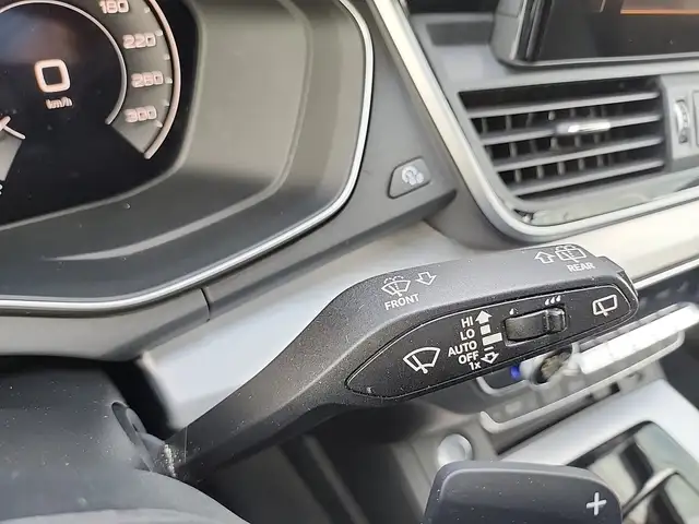 Audi Q5 view 12