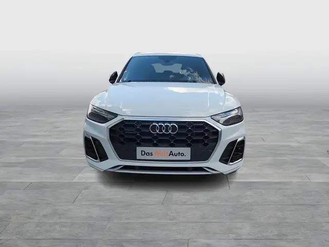 Audi Q5 view 2