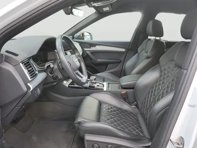 Audi Q5 view 8