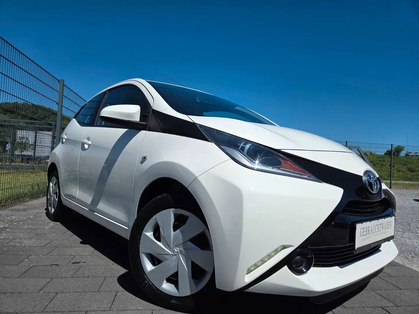 Toyota Aygo AYGO x-play Aus 1 Hand/Kfz-Str nur 20,-Jahr Blanc - 1