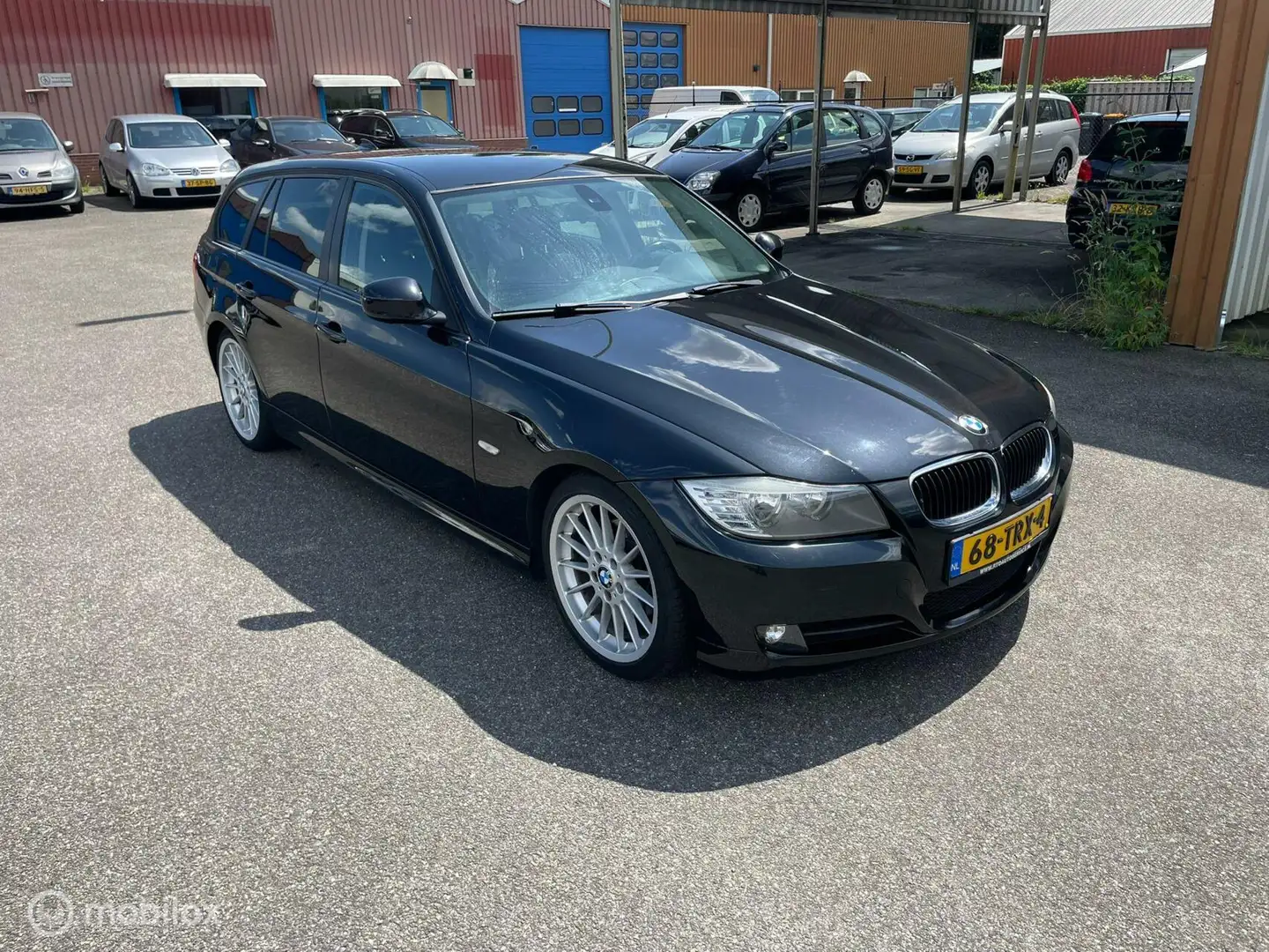 BMW 318 3-serie Touring 318i Corporate Lease Luxury Line Zwart - 2