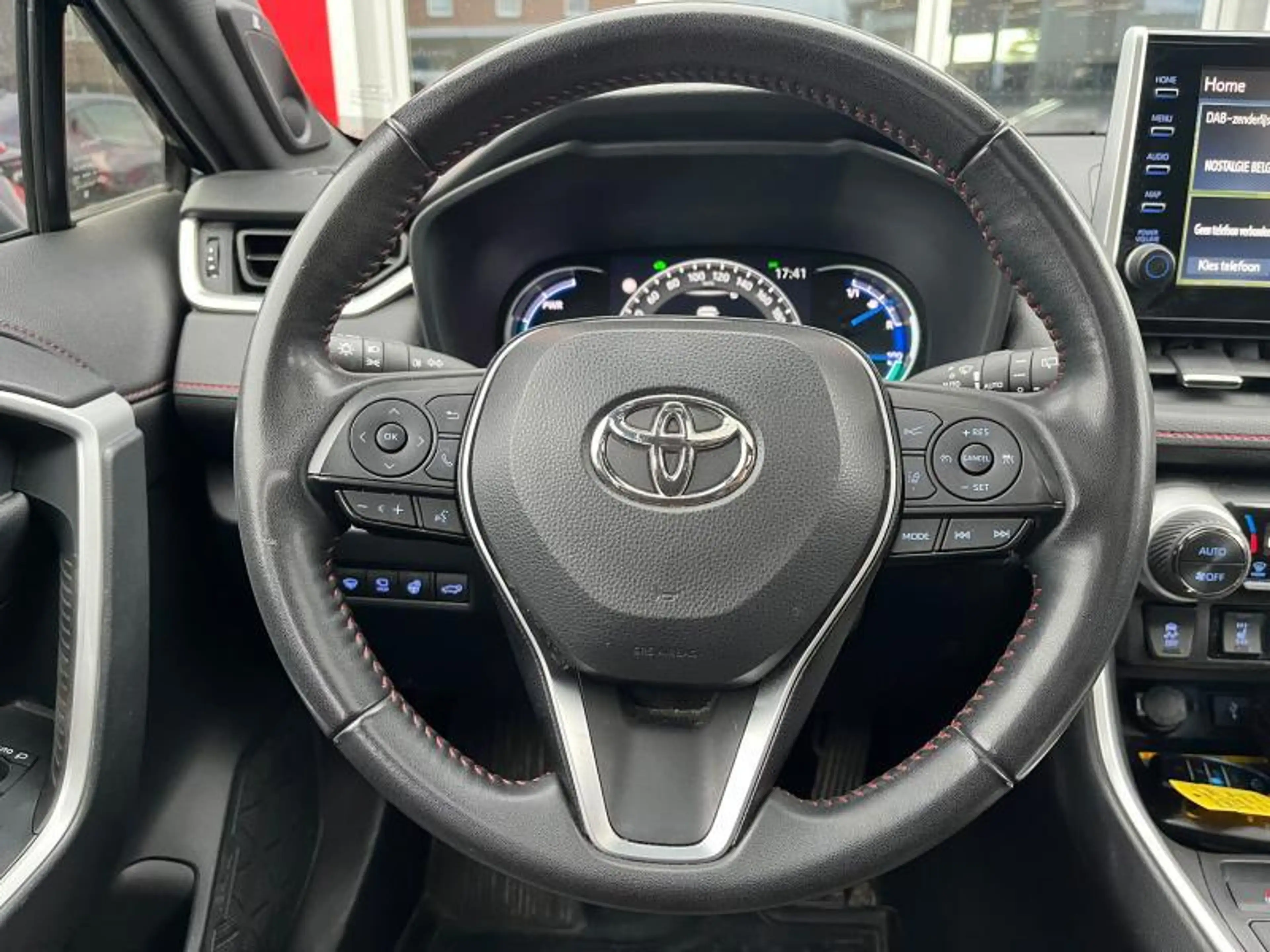 Toyota RAV 4 Premium Plus — photo 9