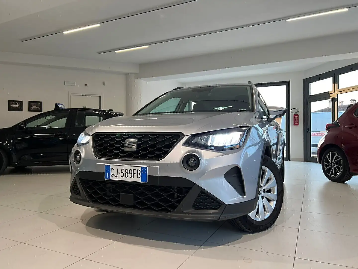SEAT Arona 1.0 EcoTSI Style Gris - 2