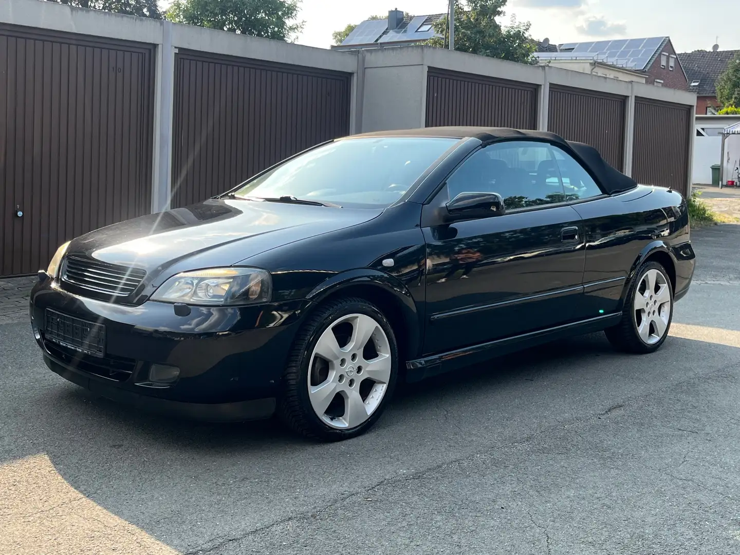 Opel Astra 2.2 16V XENON NAVI PDC LEDER SCHECKHEFT 17ZOLL Schwarz - 1