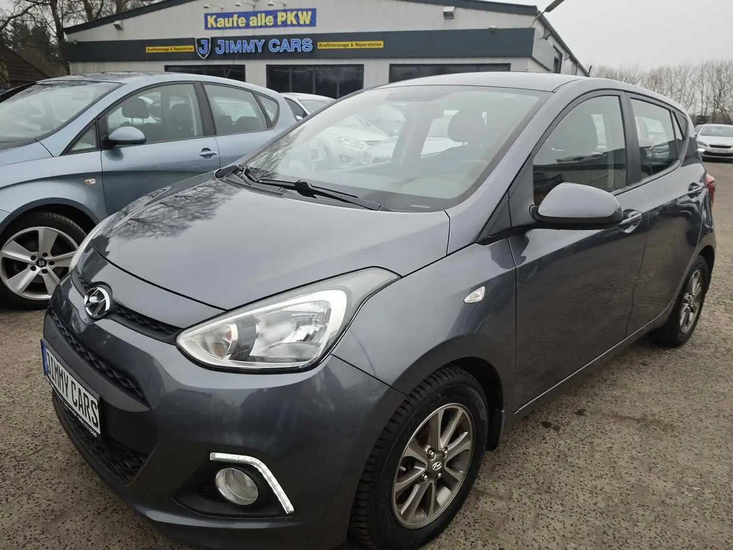 Hyundai i10 1.0 Pure Grau - 1