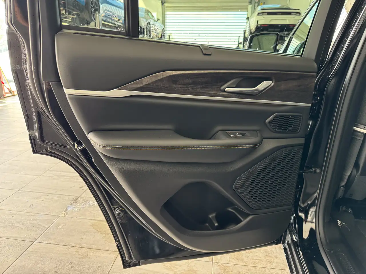 Jeep Grand Cherokee photo Jeep Grand Cherokee