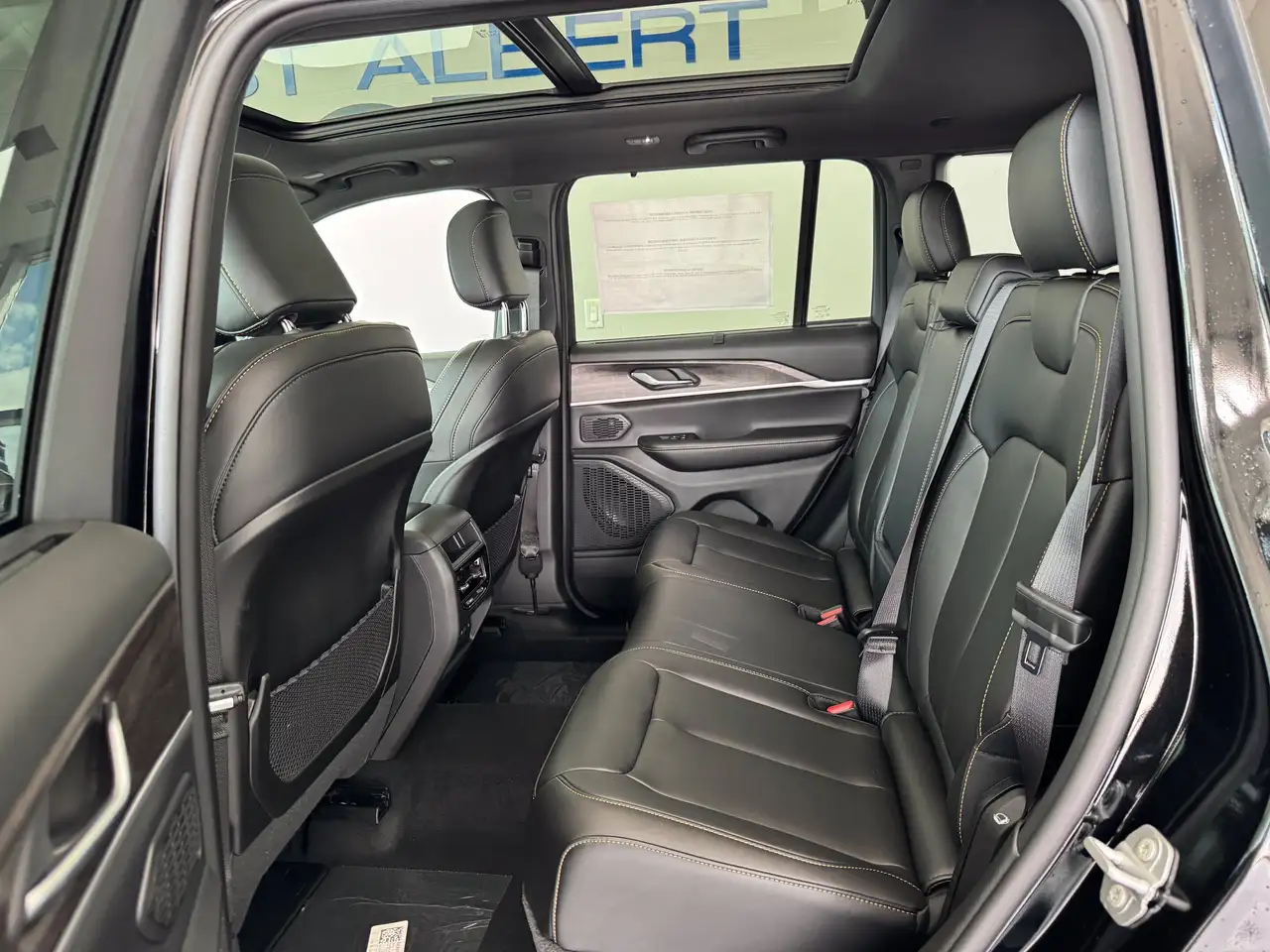 Jeep Grand Cherokee photo Jeep Grand Cherokee