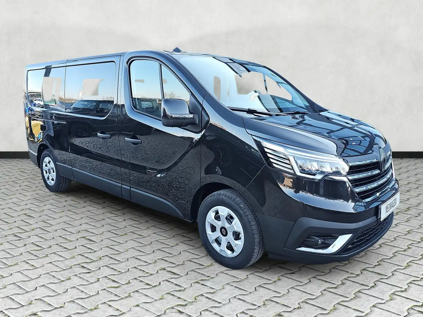 Renault Trafic 2.0 Blue dCi 150 GrandAuthentic L2H1 AHK Negro - 2