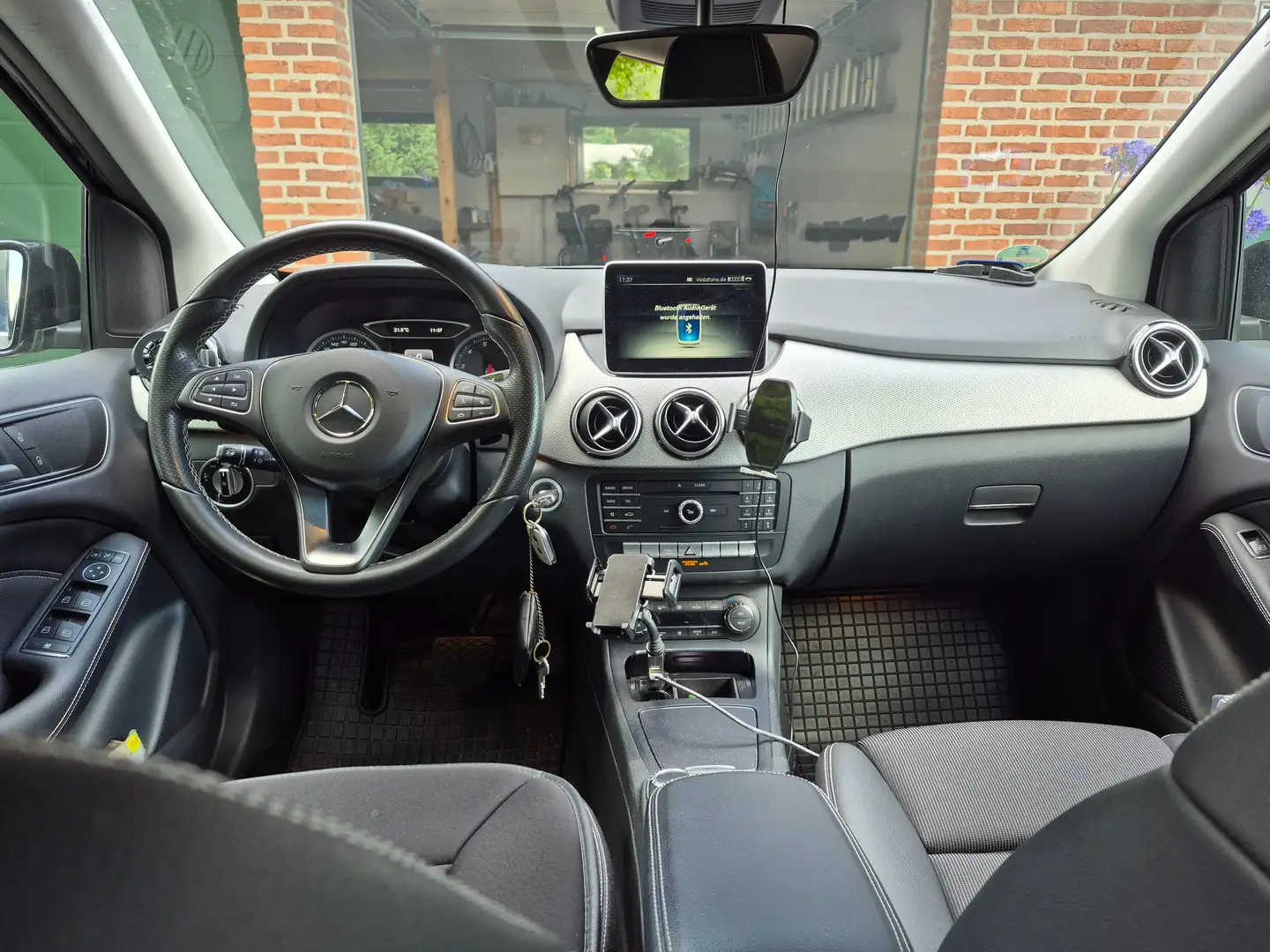 Mercedes-Benz B 180 7G-DCT Urban Černá - 1