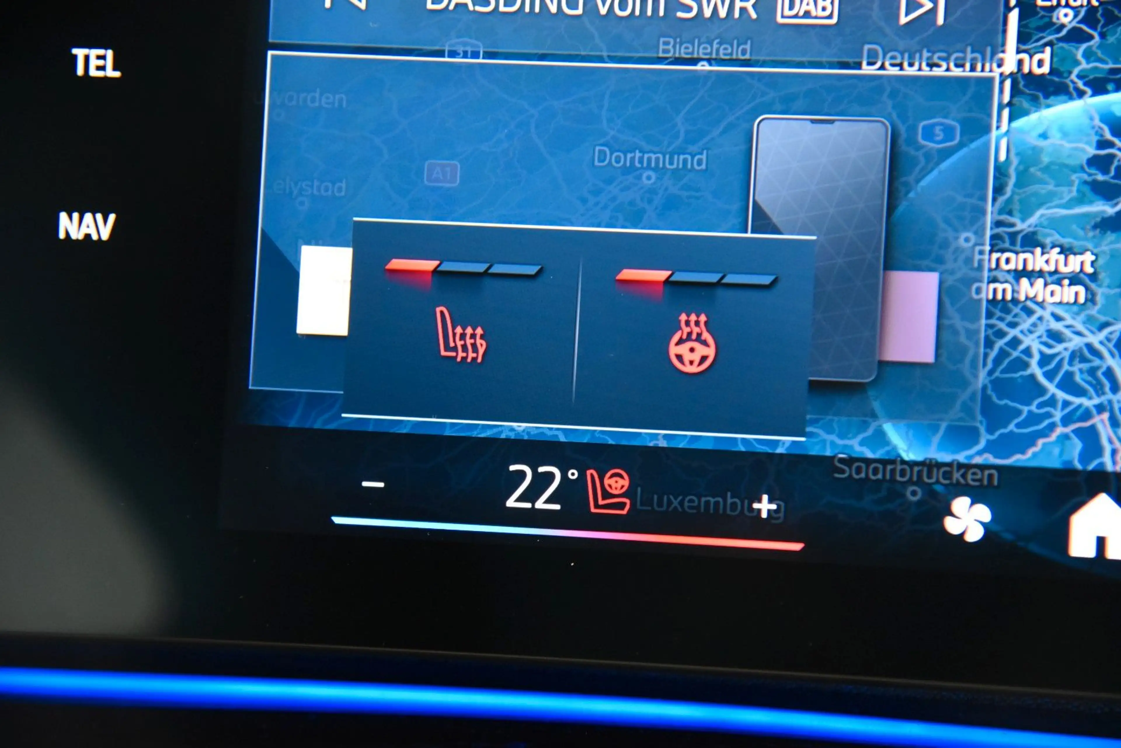 BMW iX2 xDrive30 DriveAss+ HUD LED AHK ParkAss+ DAB — photo 15