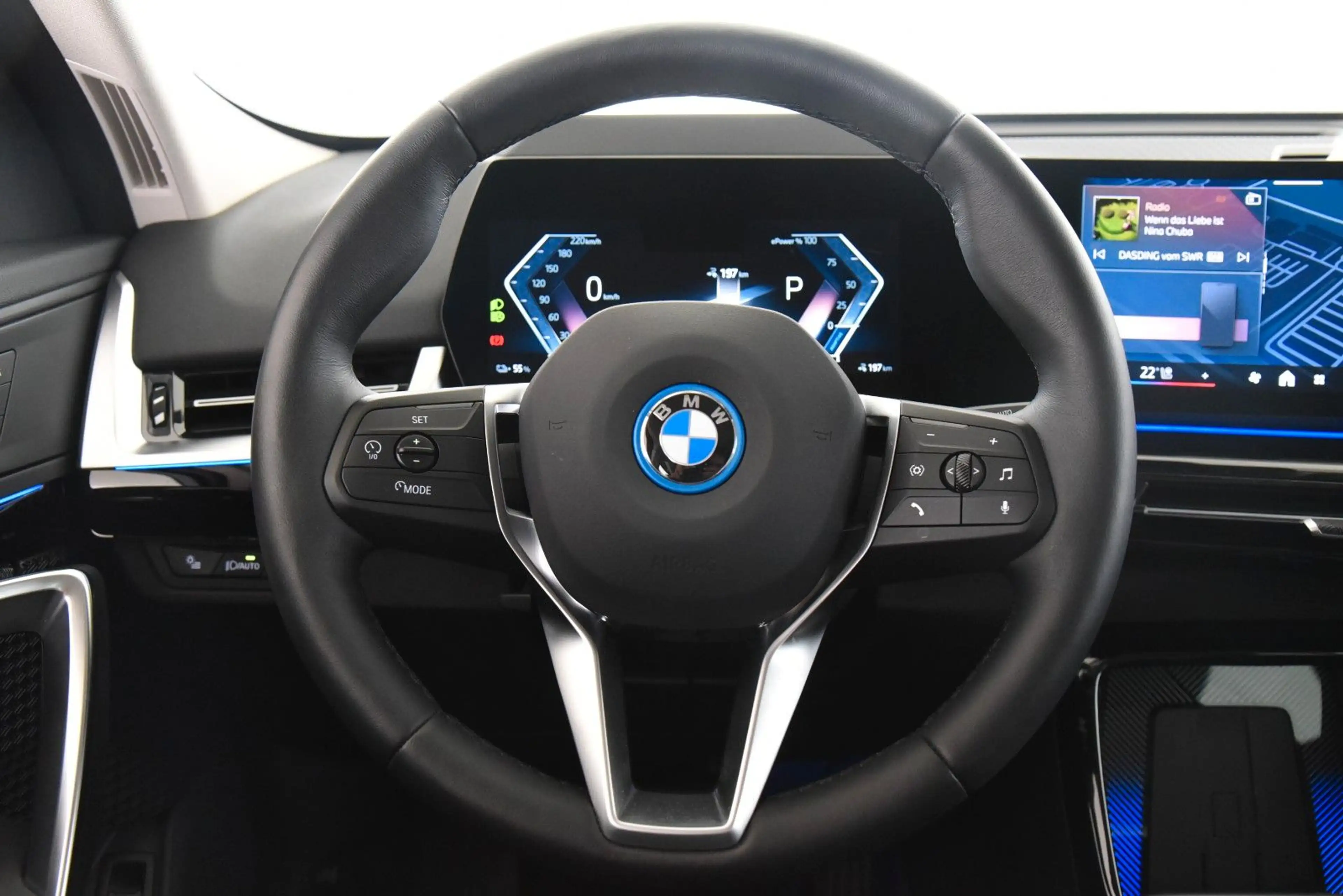 BMW iX2 xDrive30 DriveAss+ HUD LED AHK ParkAss+ DAB — photo 10