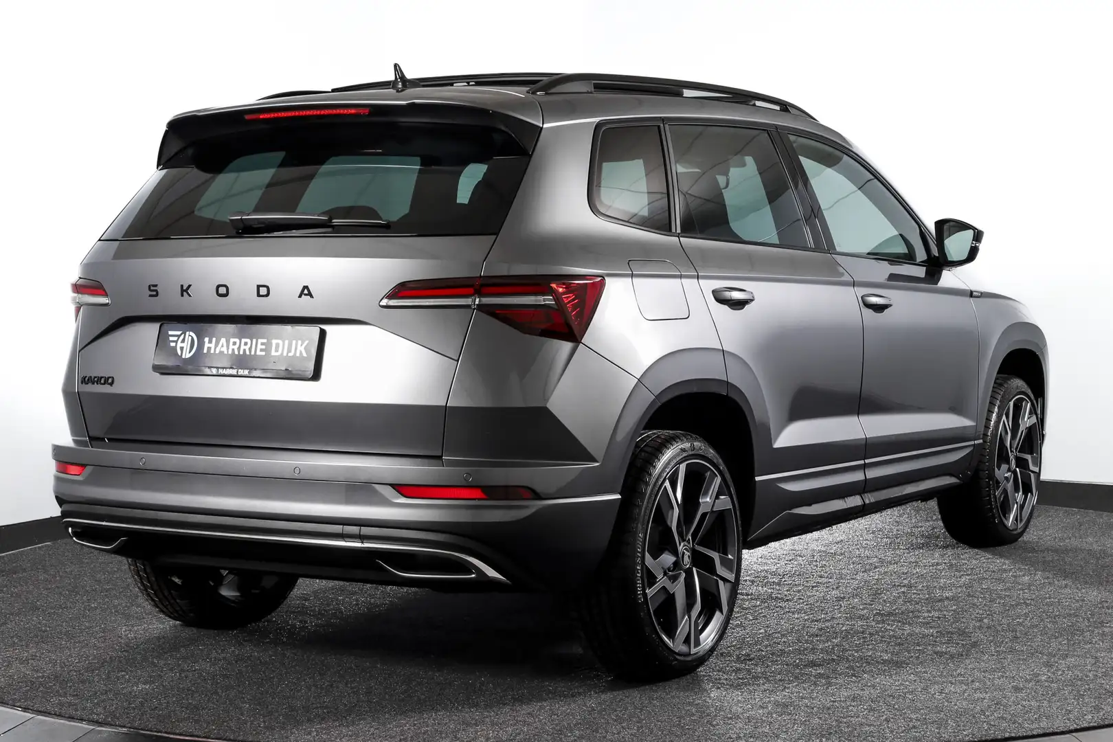 Skoda Karoq 1.5 TSI 150 PK ACT Sportline Business - Automaat | Grijs - 2