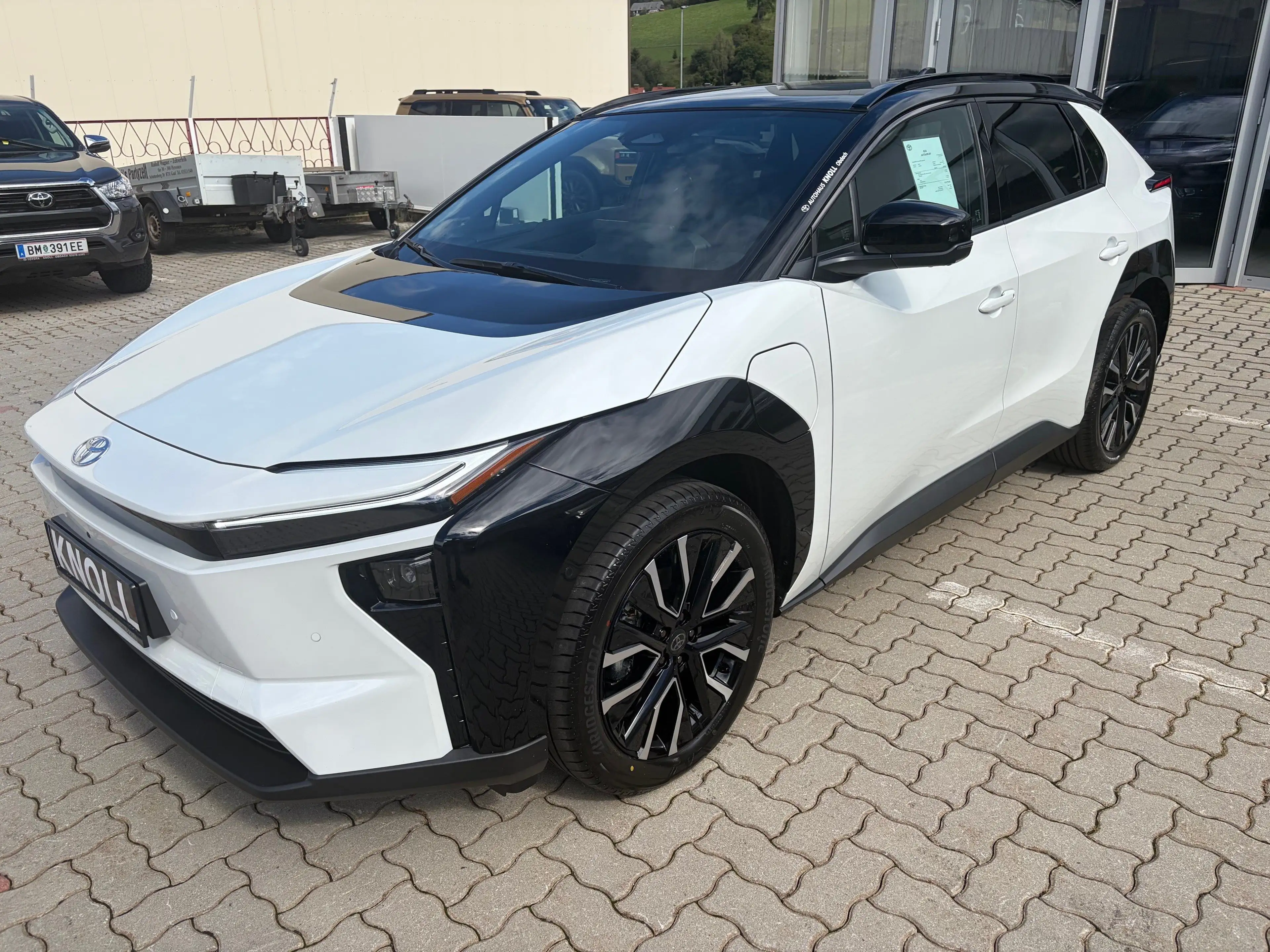 Toyota bZ4X AWD Lounge — photo 3