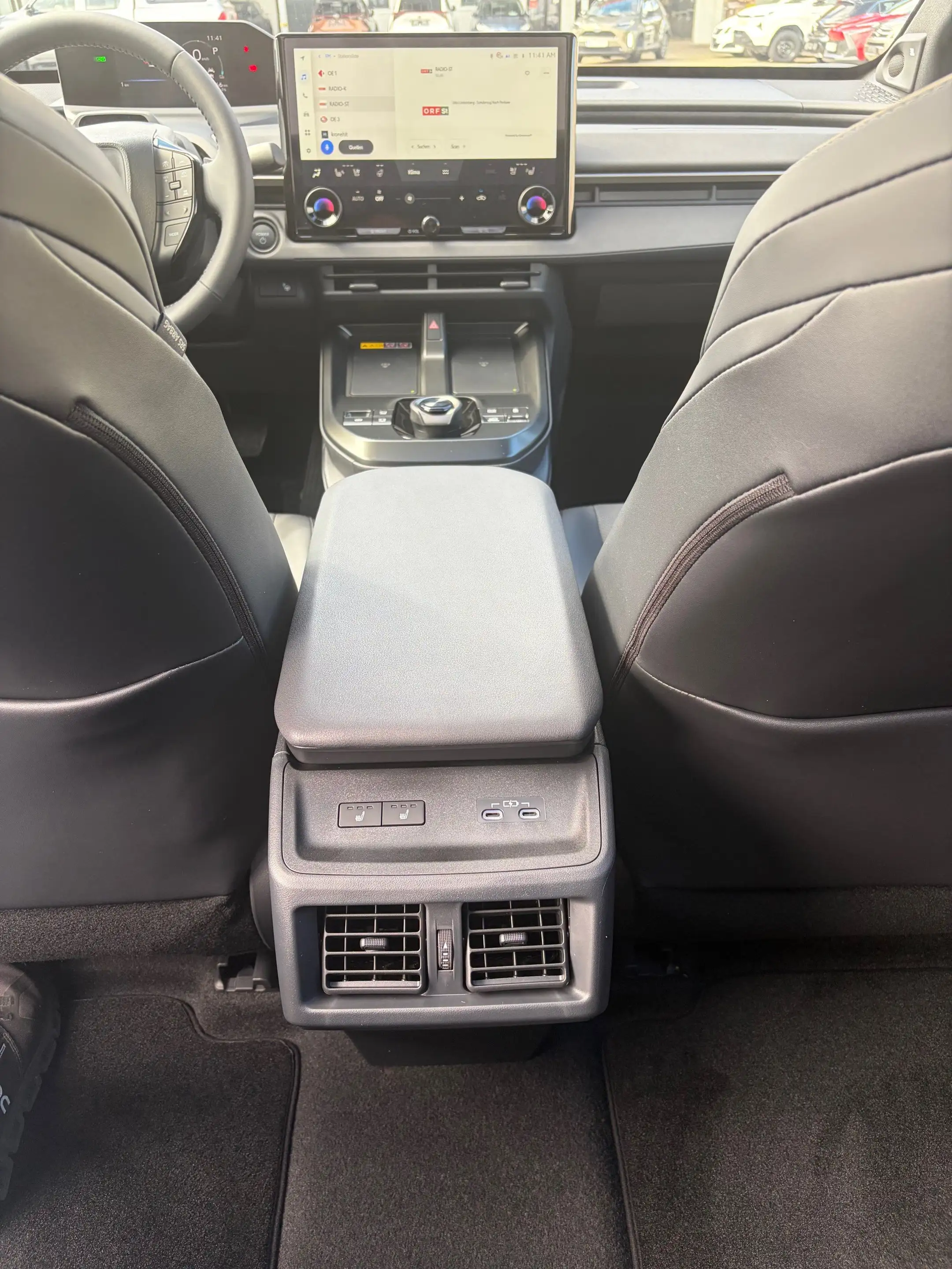 Toyota bZ4X AWD Lounge — photo 15