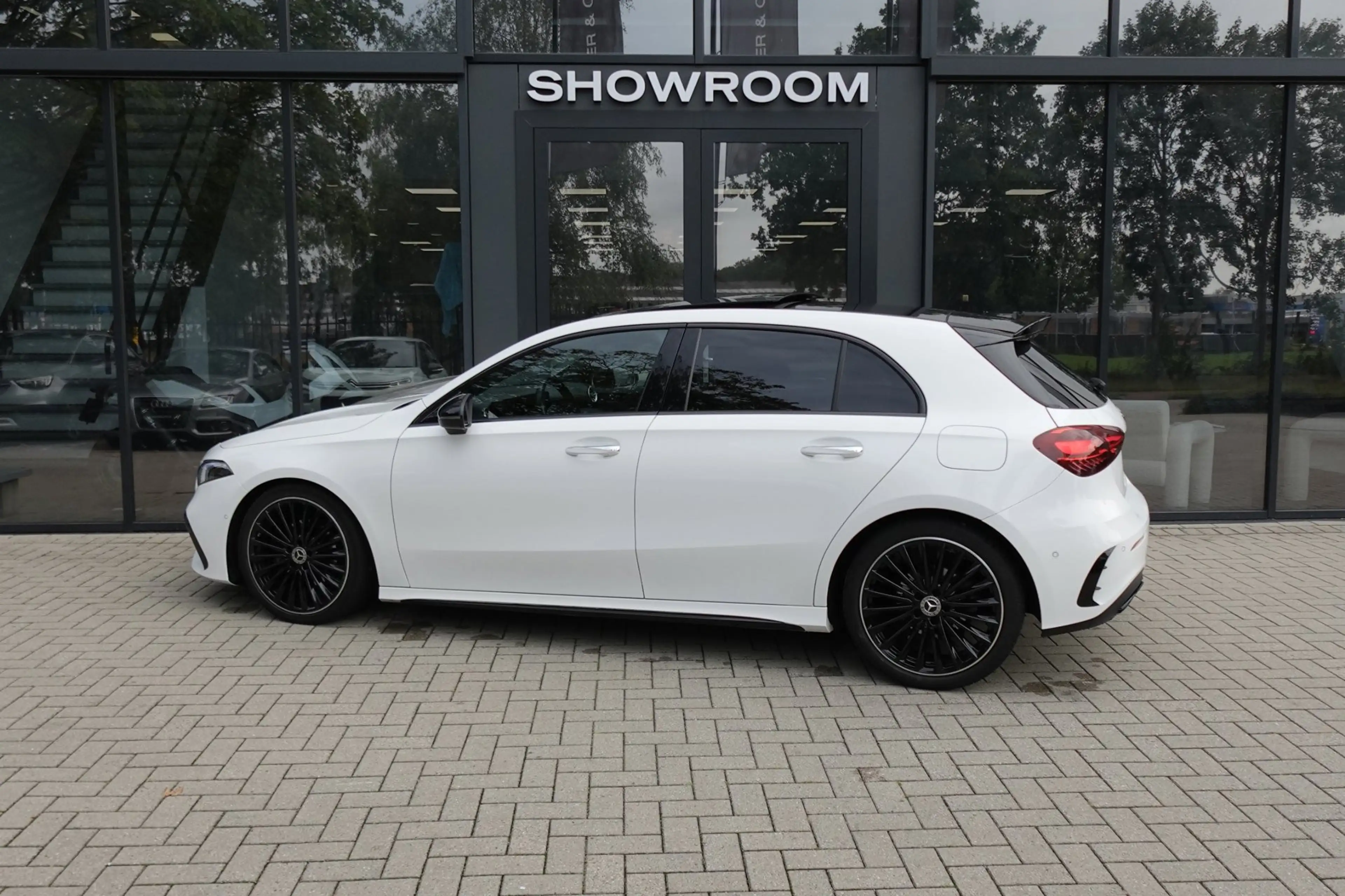 Mercedes-Benz A 180 AMG Line PANO CAM — photo 2