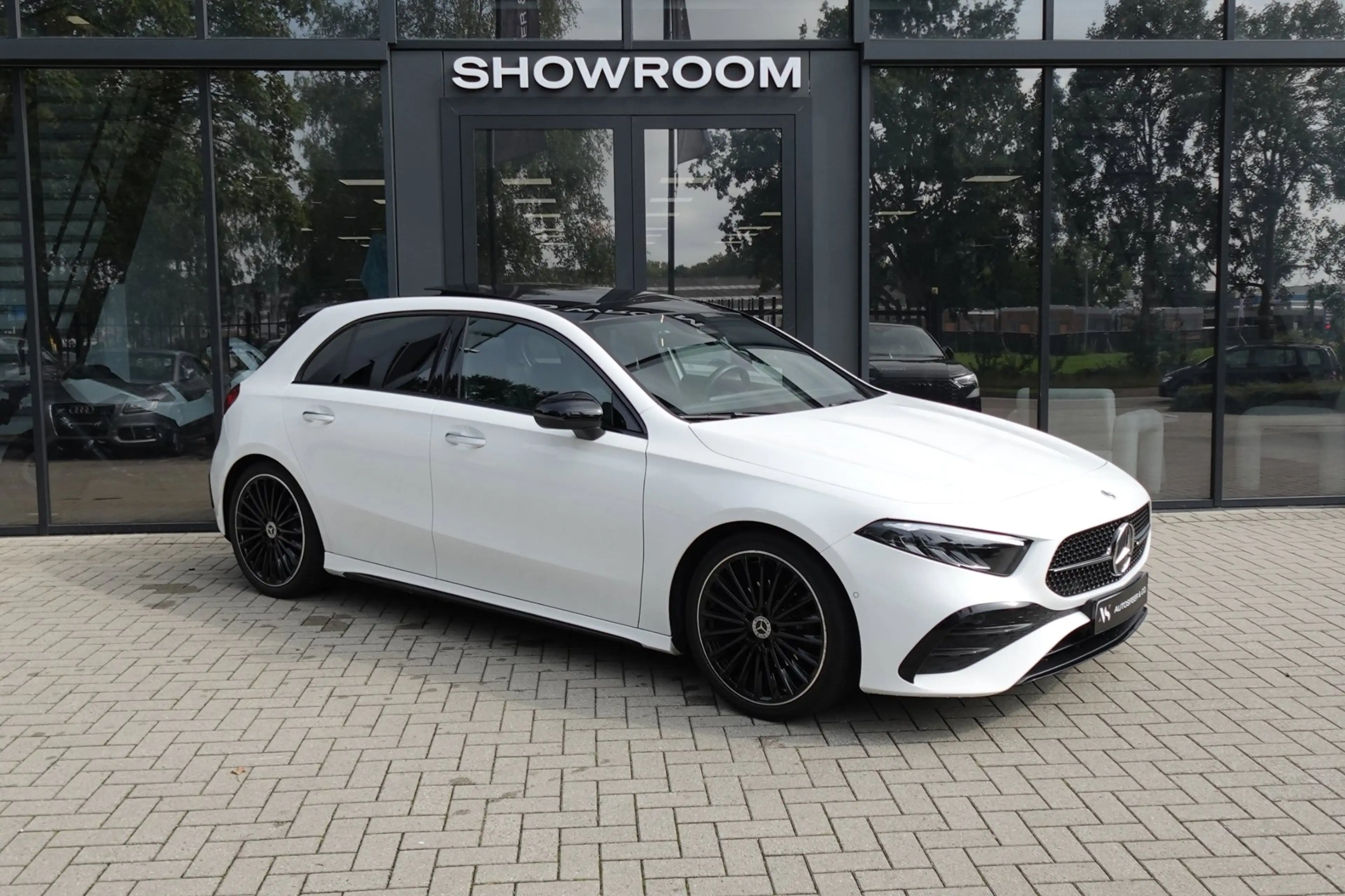 Mercedes-Benz A 180 AMG Line PANO CAM — photo 13