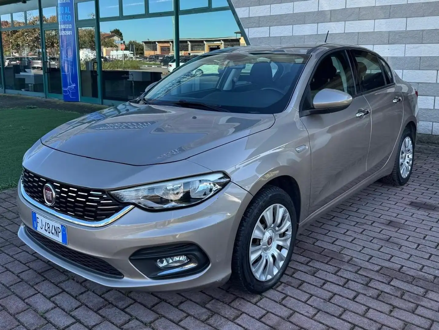 Fiat Tipo Tipo 4 porte II 2017 4p 1.3 mjt Lounge 95cv Bronze - 2