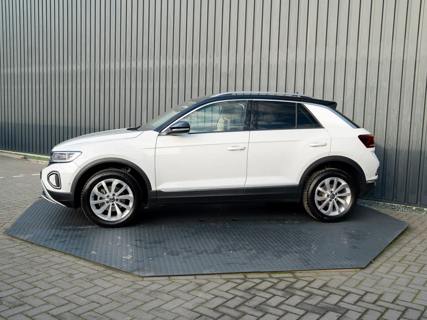 Volkswagen T-Roc 1.5 TSI 150Pk DSG Style | Trekhaak afnb. | IQ Ligh Weiß - 2