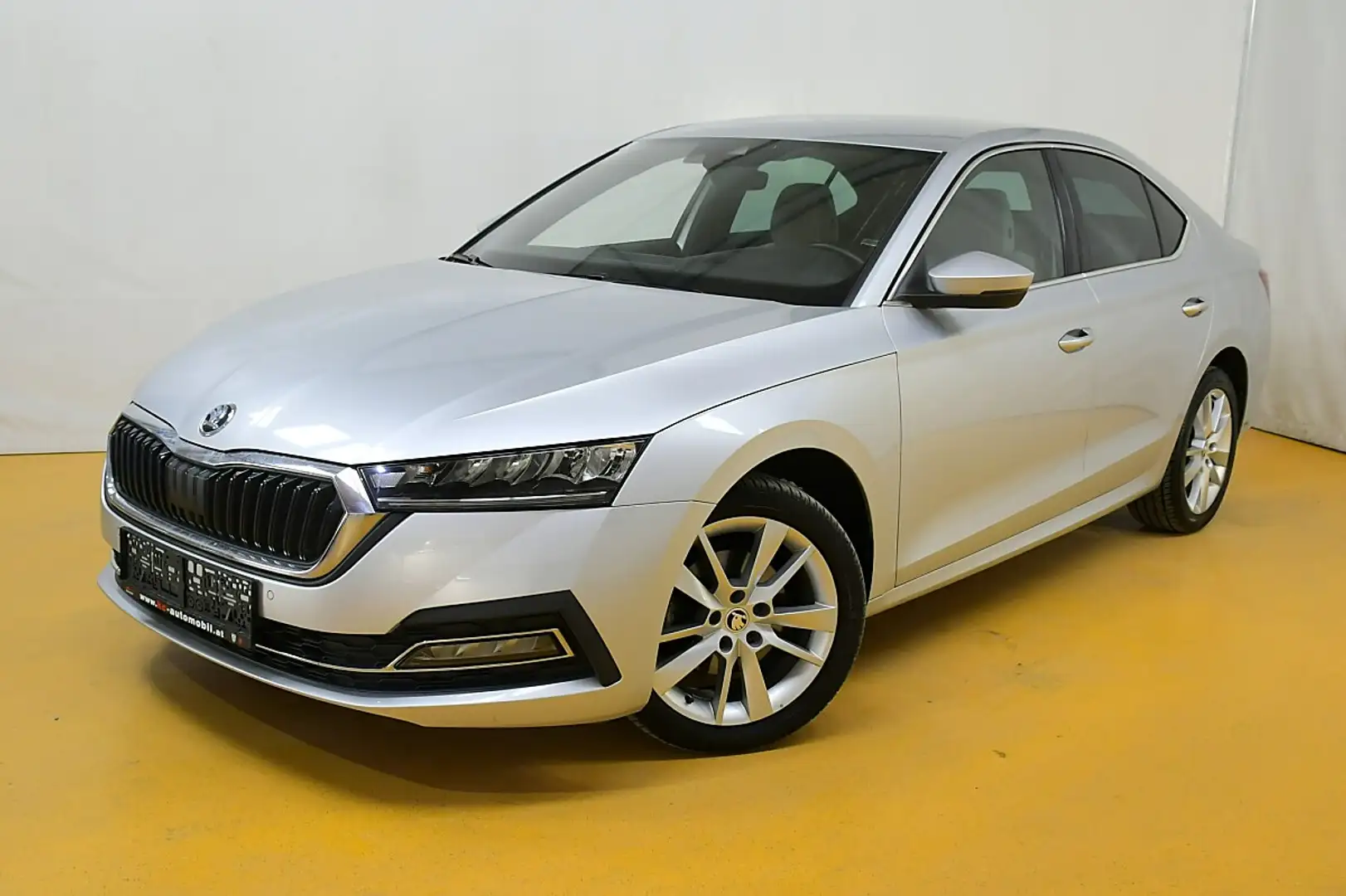 Skoda Octavia 2,0 TDI Premium DSG Silber - 1