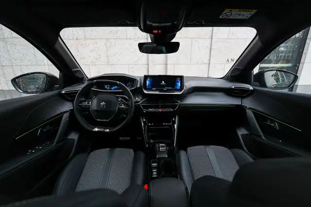 Peugeot E-208 view 10
