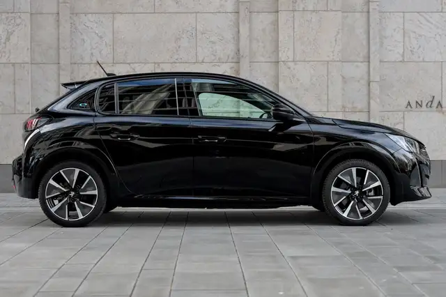 Peugeot E-208 view 5