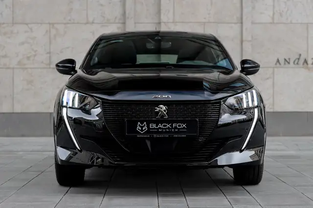 Peugeot E-208 view 2