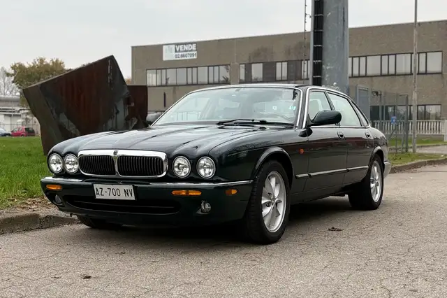 Jaguar XJ8 3.2 EXECUTIVE