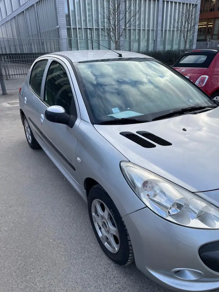 Peugeot 206 + 1.4e 75ch Urban