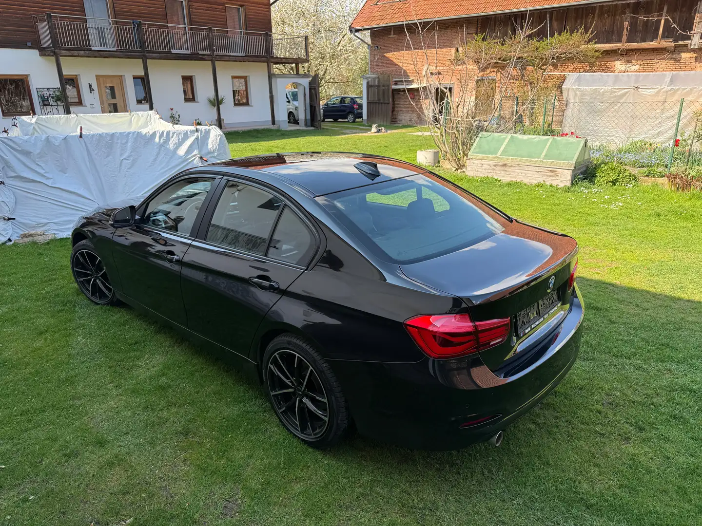BMW 318 318d-Limo-2.0TD Schwarz - 2