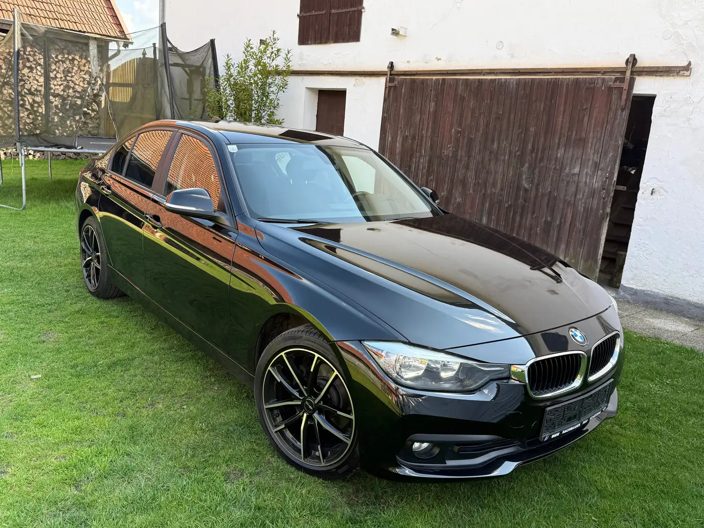 BMW 318 318d-Limo-2.0TD Schwarz - 1