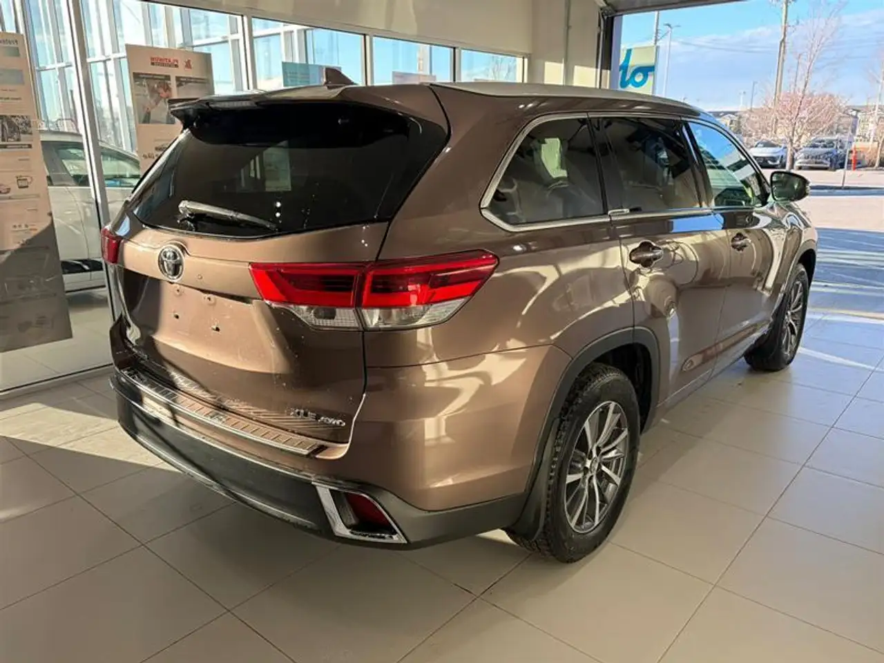 Toyota Highlander снимка Toyota Highlander